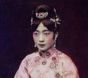 Rare Glimpses of Empress Wanrong: The Timeless Beauty of the Last Qing Empress - image 2