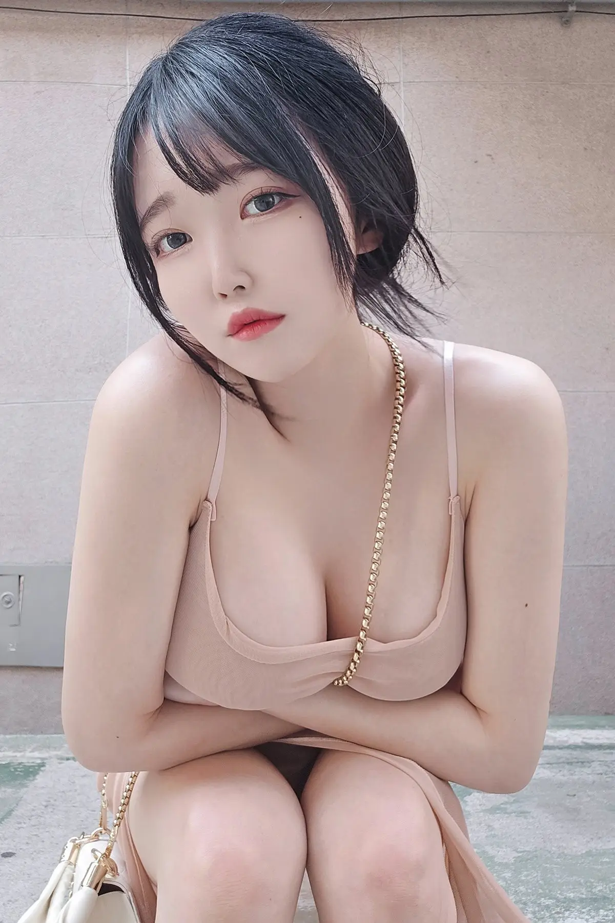 Aram: Captivating Natural Beauty in an Elegant Dress - 1808231161