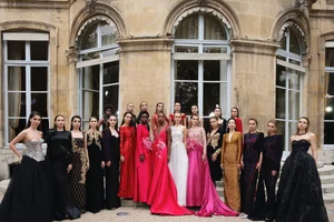 Elegant Evening Gown Designs That Enhance Feminine Beauty and Seductive Charm for Special Occasions - image 0