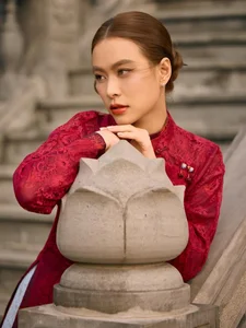 Elegant Vietnamese Ao Dai: Lunar New Year Traditional Fashion Inspiration by Hoang Thuy Linh in a Classic Heritage Setting - image 1