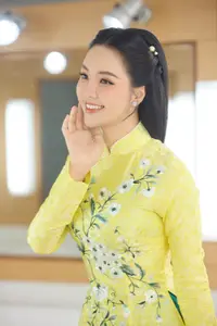 Miss Thuy Van: Modest yet captivating elegance in a pastel blue dress - image 6