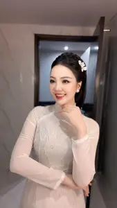 Miss Thuy Van: Modest yet captivating elegance in a pastel blue dress - image 5