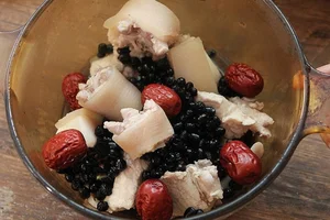Nutritional Vitality: The Health Benefits of Traditional Pig Tail Stew with Black Beans - image 3
