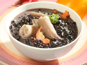 Nutritional Vitality: The Health Benefits of Traditional Pig Tail Stew with Black Beans - image 4