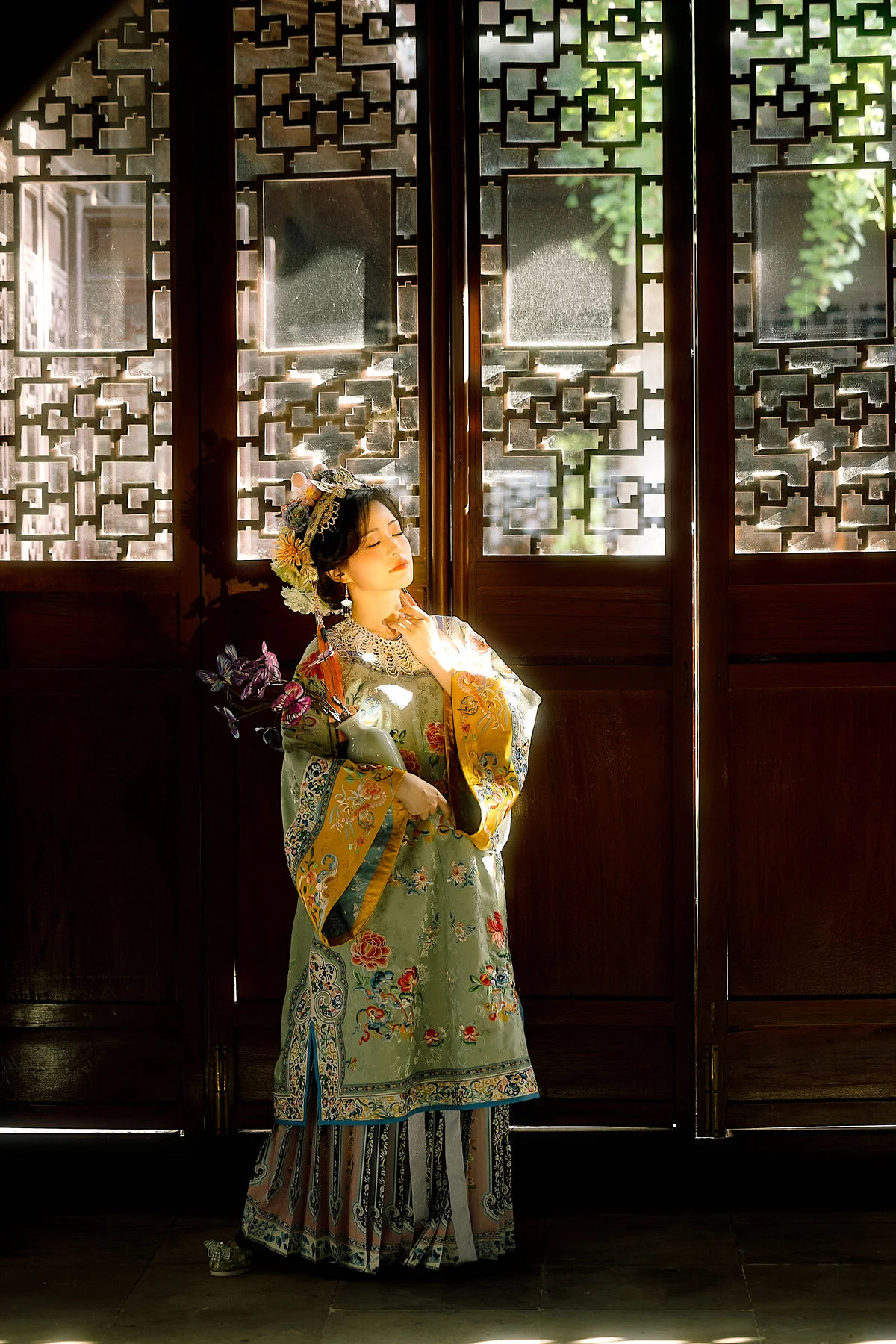 Aesthetic Mastery in YiTuYu Art Language Vol.7346 Featuring Yue Yue Er Yu Shi