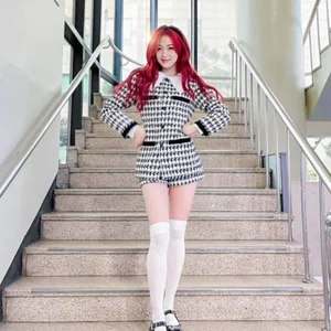 6 K-Pop Idols Who Are Global Fashion Icons and Trendsetters in 2024 - image 22
