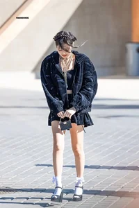 6 K-Pop Idols Who Are Global Fashion Icons and Trendsetters in 2024 - image 27