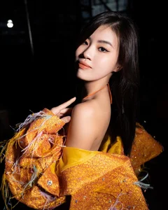 Rapper Phao Stuns in Traditional Ao Dai and Edgy Hairstyle at the Sao Nhap Ngu Gala Event - image 1