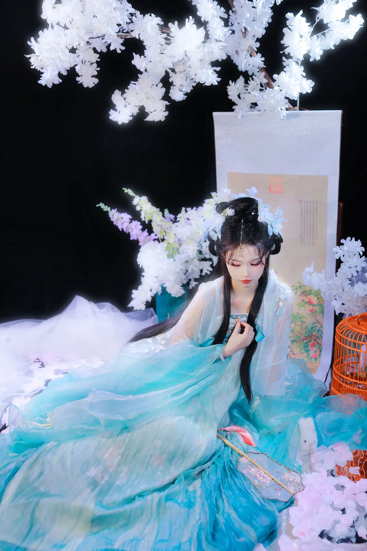 Soft Urban Elegance: Capturing the Ethereal Beauty of Yun Duo’s Aesthetic Journey