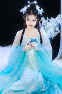Soft Urban Elegance: Capturing the Ethereal Beauty of Yun Duo’s Aesthetic Journey - image 3