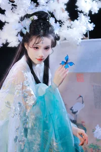 Soft Urban Elegance: Capturing the Ethereal Beauty of Yun Duo’s Aesthetic Journey - image 9