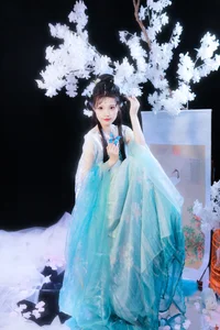 Soft Urban Elegance: Capturing the Ethereal Beauty of Yun Duo’s Aesthetic Journey - image 8