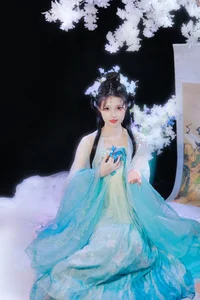 Soft Urban Elegance: Capturing the Ethereal Beauty of Yun Duo’s Aesthetic Journey - image 4