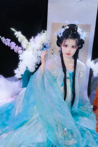 Soft Urban Elegance: Capturing the Ethereal Beauty of Yun Duo’s Aesthetic Journey - image 13