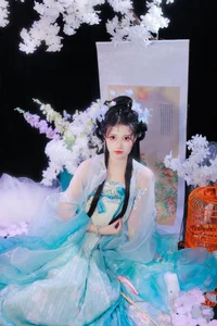Soft Urban Elegance: Capturing the Ethereal Beauty of Yun Duo’s Aesthetic Journey - image 12