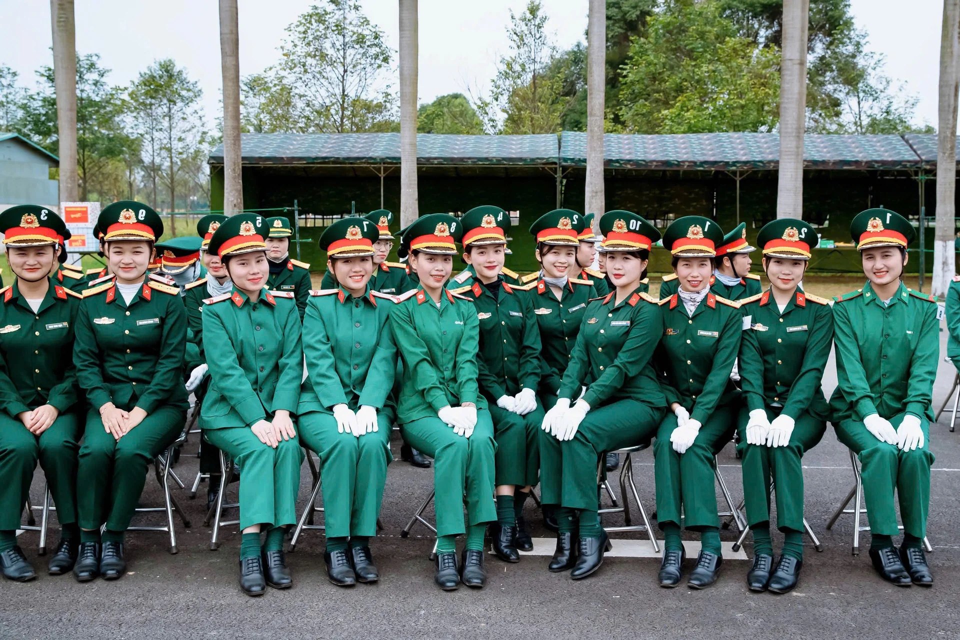 Beautiful Vietnamese Lieutenant Gains Attention During April 30th Parade
