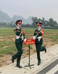 Beautiful Vietnamese Lieutenant Gains Attention During April 30th Parade - image 5