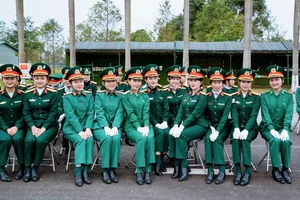 Beautiful Vietnamese Lieutenant Gains Attention During April 30th Parade - image 0