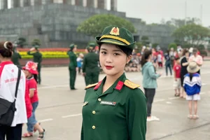 Beautiful Vietnamese Lieutenant Gains Attention During April 30th Parade - image 3