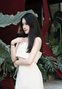 Beautiful Vietnamese Lieutenant Gains Attention During April 30th Parade - image 4