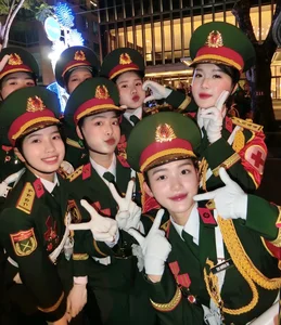 Beautiful Vietnamese Lieutenant Gains Attention During April 30th Parade - image 8