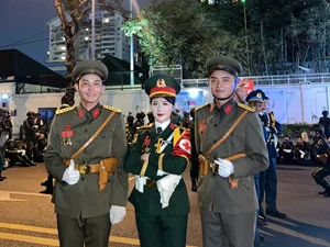 Beautiful Vietnamese Lieutenant Gains Attention During April 30th Parade - image 7