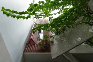Modern Townhouse Design: Creating Unique Living Spaces with Innovative Breathing Architectural Voids - image 5