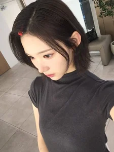 SM Idol Jiwoo Stuns Netizens with Visuals Strikingly Similar to K-Pop Legend IU - image 4