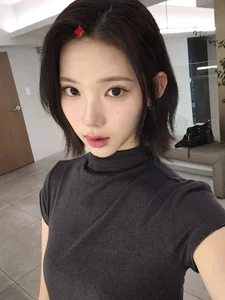 SM Idol Jiwoo Stuns Netizens with Visuals Strikingly Similar to K-Pop Legend IU - image 2