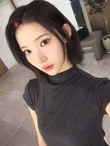SM Idol Jiwoo Stuns Netizens with Visuals Strikingly Similar to K-Pop Legend IU - image 1