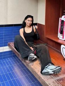Embracing Unique Beauty: The Inspiring Story of a Fashion Blogger Redefining Standards with Her Birthmark - image 5