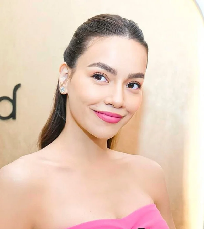 Mai Phuong Thuy Masters Risky Makeup Trends with Unmatched Beauty Queen Confidence