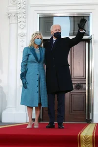Iconic Fashion Choices of US First Ladies at Presidential Inaugurations Throughout History - image 9
