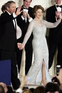 Iconic Fashion Choices of US First Ladies at Presidential Inaugurations Throughout History - image 3