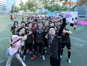 Vietnamese Celebrities Showcase Bold Fashion at the High-Energy All-Star Tournament - image 5