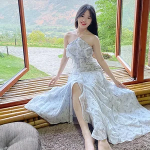 The Ha Giang Flower Girl: From Viral Street Vendor to Modern Social Media Star Vuong Thi Sinh - image 0