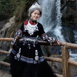 The Ha Giang Flower Girl: From Viral Street Vendor to Modern Social Media Star Vuong Thi Sinh - image 5