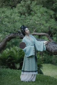 The Graceful Visual Narrative of Yao Yi Yao in YiTuYu Art Language Vol.7562: A Study in Artistic Composition - image 9