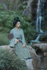 The Graceful Visual Narrative of Yao Yi Yao in YiTuYu Art Language Vol.7562: A Study in Artistic Composition - image 16