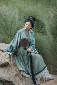 The Graceful Visual Narrative of Yao Yi Yao in YiTuYu Art Language Vol.7562: A Study in Artistic Composition - image 2