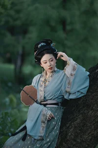 The Graceful Visual Narrative of Yao Yi Yao in YiTuYu Art Language Vol.7562: A Study in Artistic Composition - image 23