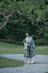 The Graceful Visual Narrative of Yao Yi Yao in YiTuYu Art Language Vol.7562: A Study in Artistic Composition - image 0