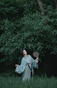 The Graceful Visual Narrative of Yao Yi Yao in YiTuYu Art Language Vol.7562: A Study in Artistic Composition - image 1
