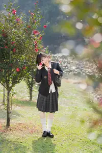 YiTuYu Vol.8694: Xia Yu Xiao Nian's Radiant Smile with Ukulele Amidst Spring Blossoms - image 13