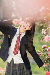 YiTuYu Vol.8694: Xia Yu Xiao Nian's Radiant Smile with Ukulele Amidst Spring Blossoms - image 26