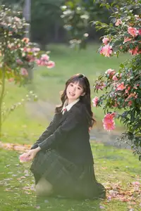 YiTuYu Vol.8694: Xia Yu Xiao Nian's Radiant Smile with Ukulele Amidst Spring Blossoms - image 17