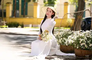 Vietnamese Ao Dai Beauty: Graceful girl with white daisies, an enchanting blend of tradition and charm. - image 1