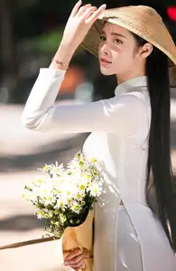 Vietnamese Ao Dai Beauty: Graceful girl with white daisies, an enchanting blend of tradition and charm. - image 4