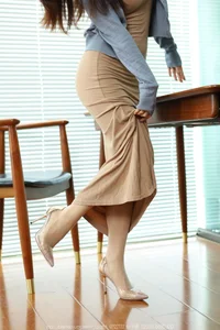 Tu Tu in Mature Style Hip Skirt: IESS Fashion Gallery - image 11