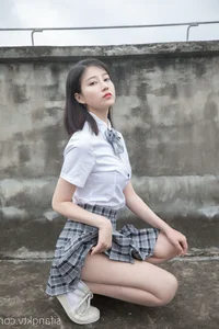 Capturing Timeless Youth with Nian Nian in Classic JK Style on an Urban Rooftop - image 1